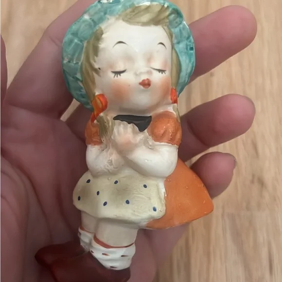 Salt and Pepper Shakers - Picture 2 of 5